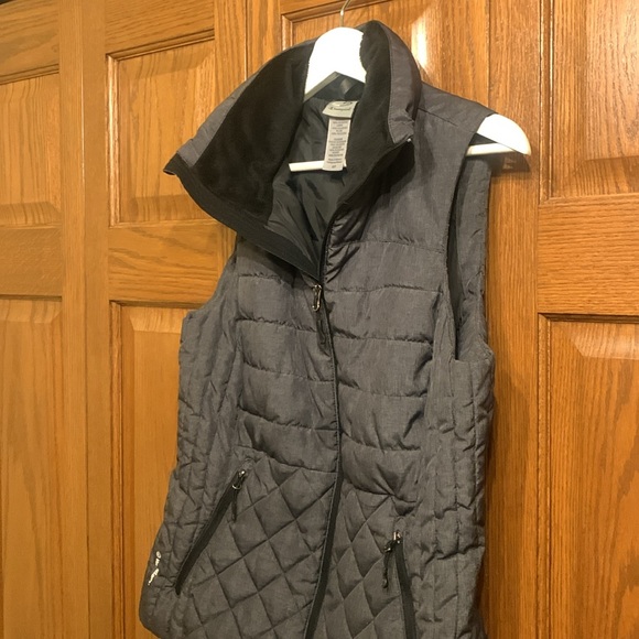 Women’s small puffy vest by Champion - Picture 3 of 5